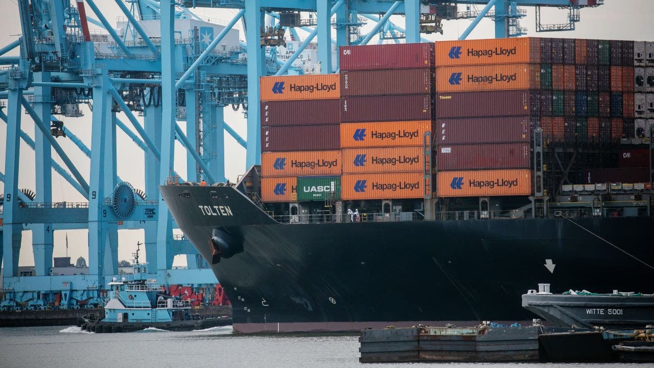 Dockworkers go on strike at East and Gulf Coast ports - Fox Business